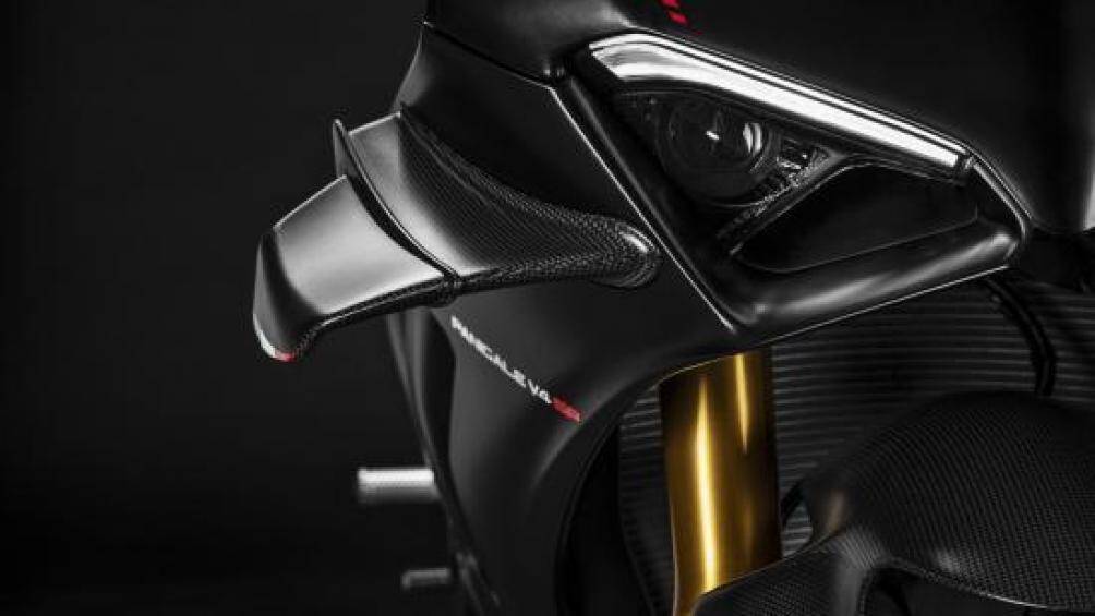 Được phát triển bởi Ducati Corse, nên Panigale V4 SP 2021 nhận được một loạt các trang bị cao cấp, chuyên dụng, tối ưu cho đường đua