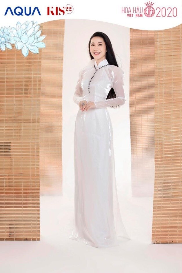 Nguyễn Thị Ngọc Tuyết Ngoài điểm mạnh về ngoại hình, Nguyễn Thị Ngọc Tuyết còn là một trong những tiếp viên trưởng trẻ nhất của Vietjet. Cô tốt nghiệp Cao đẳng Sư phạm Trung Ương nhưng lại quyết định bén duyên với “bầu trời”.
