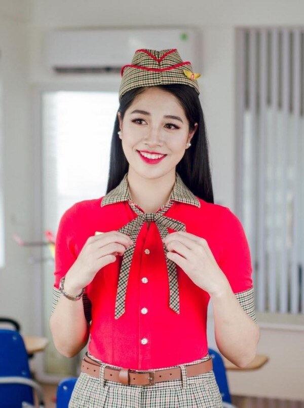 Đặng Vân Ly là nhan sắc vừa lọt Top 10 Hoa hậu Việt Nam 2020, Top 5 người đẹp Nhân ái, Top 5 Người đẹp Du lịch