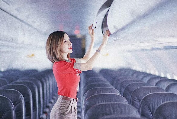 Một nữ tiếp viên xinh đẹp khác của Vietjet là Nicharee Boonsiri - người đẹp của cuộc thi Miss Grand Thailand 2017