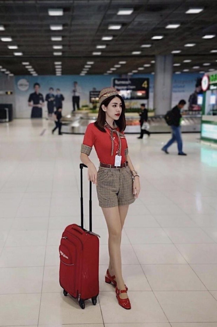 Nicharee Boonsiri từng đoạt giải nhất cuộc thi Miss Grand Sakon Nakorn, và sau đó tiếp tục đại diện tỉnh Sakon Nakorn tham gia cuộc thi Miss Grand Thailand 2017.