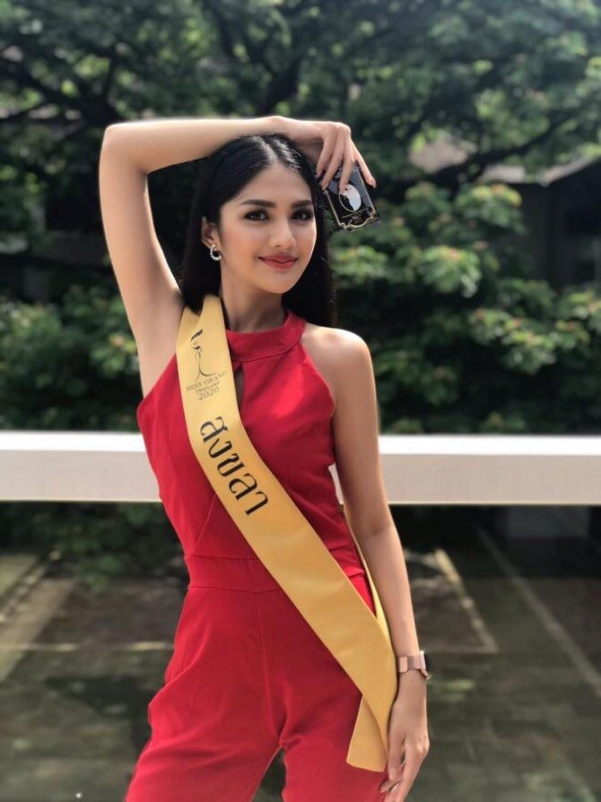 Unchaya Petchamanee cũng là chân dài được nhiều người ngưỡng mộ tại Vietjet