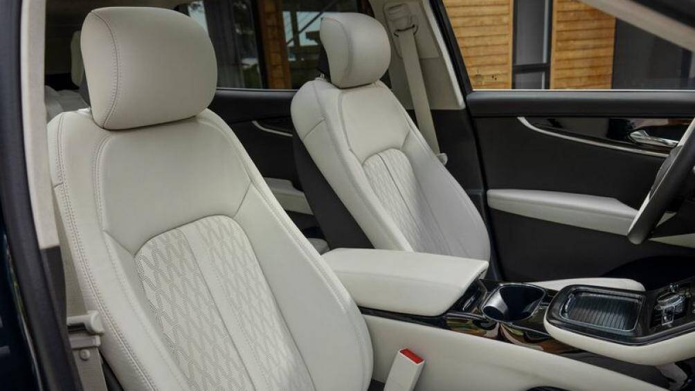 Lincoln cho biết mẫu Nautilus 2021 sẽ có một số tùy chọn màu sắc mới như Vàng và Đen