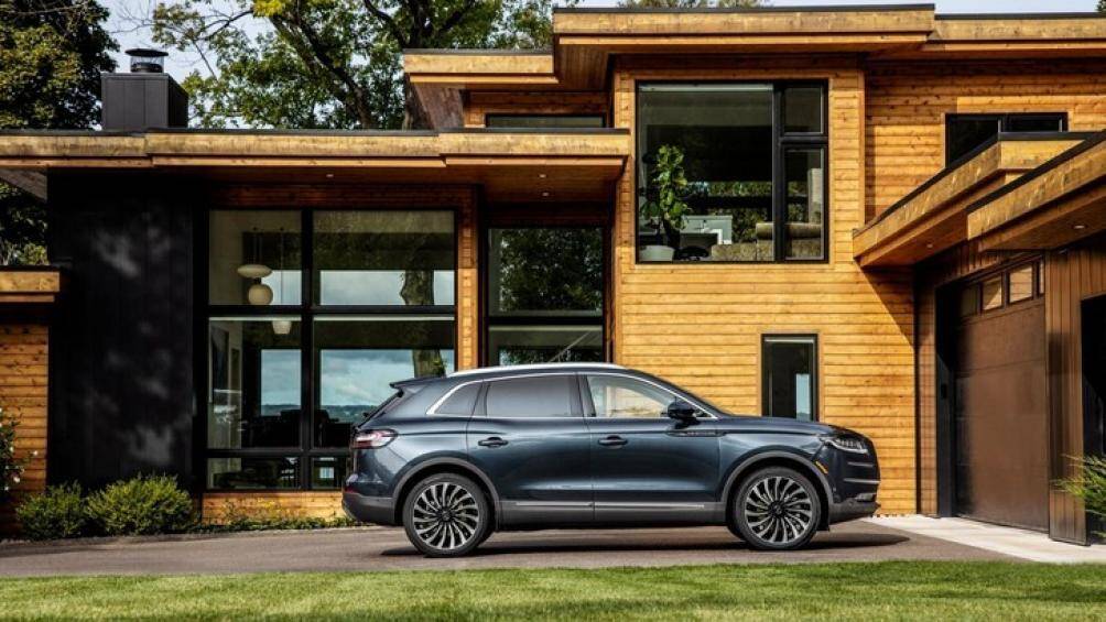 Dự kiến Lincoln Nautilus 2021 sẽ chính thức có mặt tại đại lý của hãng vào đầu năm 2021, giá xe cũng sẽ được công bố trước thời điểm này