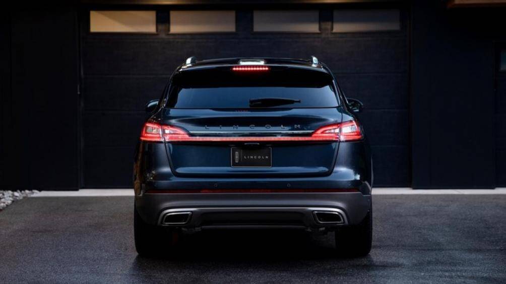 Về mặt an toàn, mẫu SUV hạng sang Nautilus 2021 được trang bị sẵn hệ thống hỗ trợ lái Co-Pilot360, đèn pha tự động, hệ thống phát hiện điểm mù