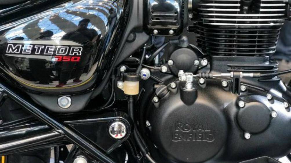 Sức mạnh của xế nổ của Royal Enfield đến từ động cơ đơn xy lanh, dung tích 349cc, cho công suất tối đa 20,2 mã lực và mô-men xoắn cực đại 27 Nm