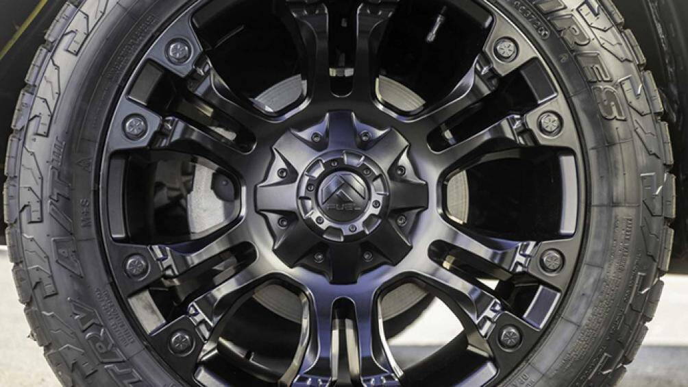 Cả hai biến thể off-road của Kia Sorento đều được trang bị mâm 20 inch cùng với lốp địa hình 32 inch và tấm chắn bùn