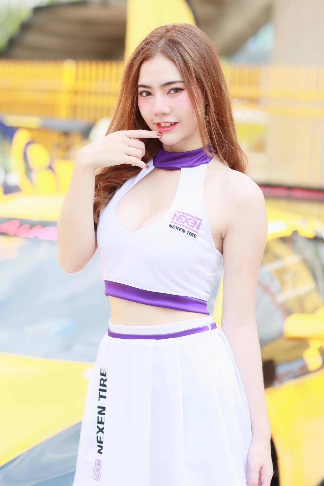 Một số hình ảnh đẹp khác của Fang Thanatcha bên xế sang Audi