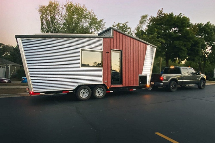 Nhà di động của GoSun được thiết kế với các vật liệu bền, dẻo dai. Với diện tích hơn 18 mét vuông và nặng hơn 5 tấn và được kéo bởi một chiếc bán tải