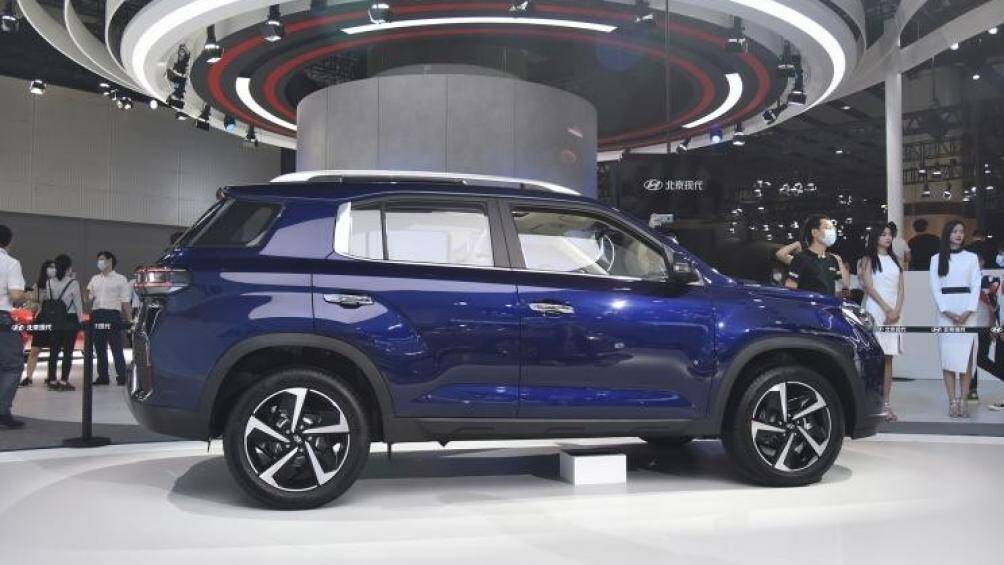 Hyundai ix35 trên thực tế là phiên bản đổi tên và khác thiết kế của Hyundai Tucson. Nó là sản phẩm của liên doanh Beijing Hyundai