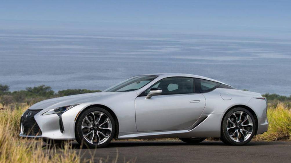 4. Lexus LC 500 2021 (giá khởi điểm: 92.950 USD)