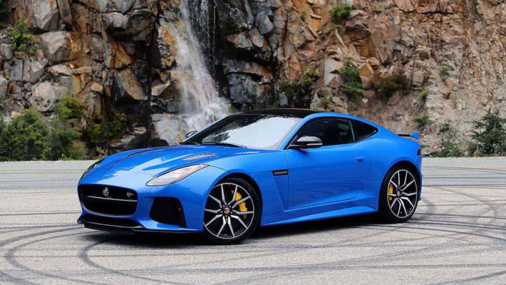9. Jaguar F-Type SVR 2020 (giá khởi điểm: 123.600 USD)