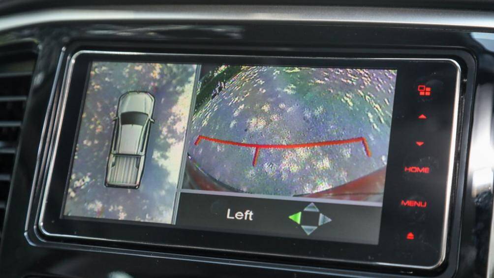 Về an toàn, xe được trang bị hệ thống giảm thiểu va chạm phía trước với phanh khẩn cấp tự động, cảnh báo điểm mù, cảnh báo lệch làn đường, 7 túi khí...