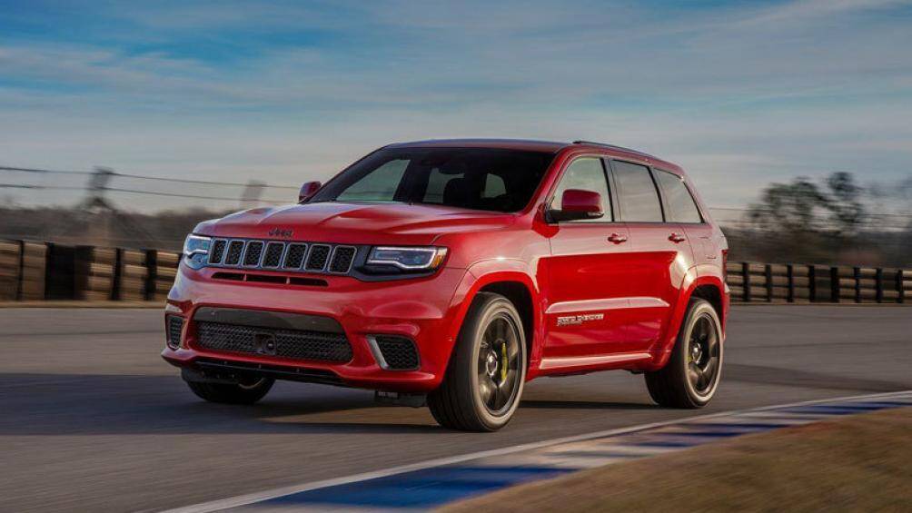 4. Jeep Grand Cherokee Trackhawk 2021 (thời gian tăng tốc từ 0-96 km/h: 3,5 giây)