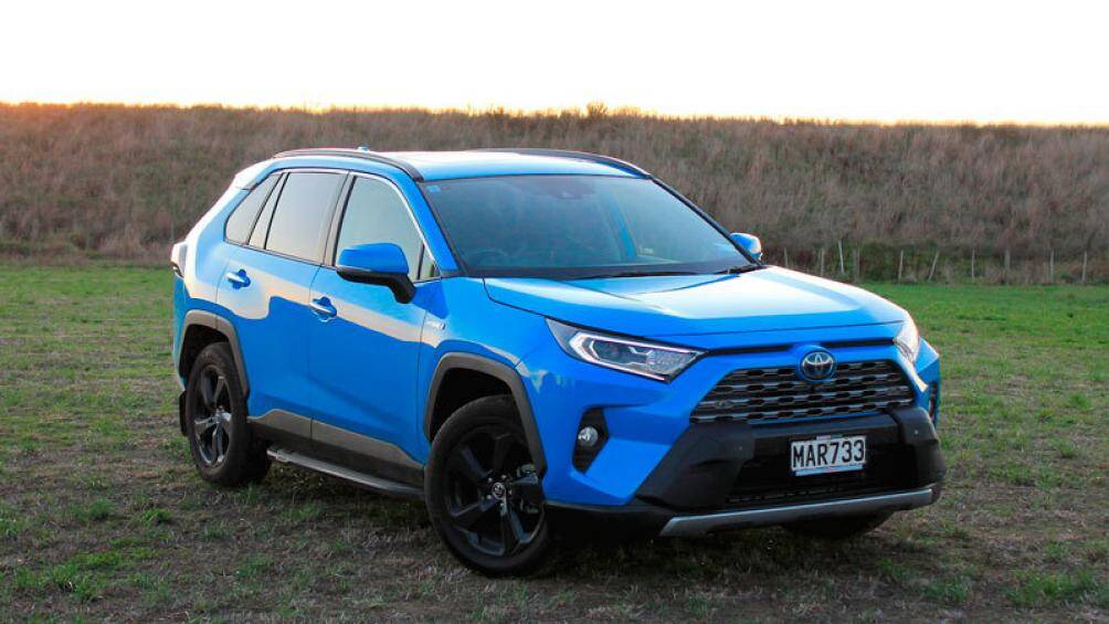 3. Toyota RAV4 Hybrid 2020 (mức tiêu thụ nhiên liệu: 7,1 lít/100 km)