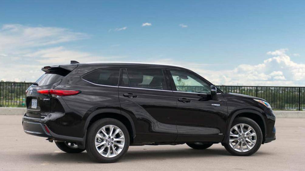 4. Toyota Highlander Hybrid 2020 (mức tiêu thụ nhiên liệu: 8,1 lít/100 km)