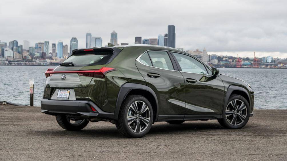 6. Lexus UX 2020 (mức tiêu thụ nhiên liệu: 8,6 lít/100 km)