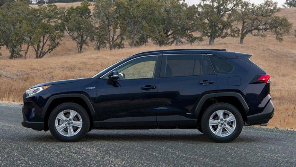8. Toyota RAV4 2020 (mức tiêu thụ nhiên liệu: 9,4 lít/100 km)