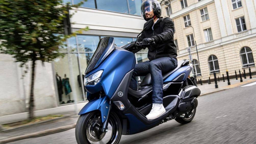 Về sức mạnh, Yamaha trang bị cho NMAX 125 2021 động cơ 125cc, SOHC, làm mát bằng dung dịch, mang tới công suất tối đa 12.2 mã lực