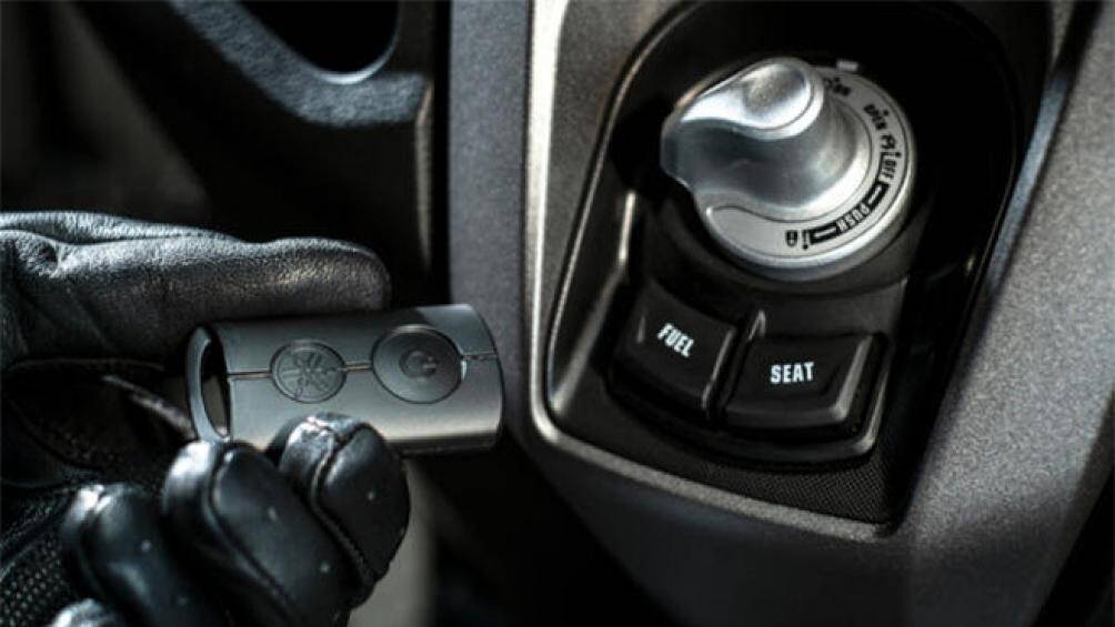 Đồng thời, NMAX 155 2021 cũng được tích hợp chìa khóa thông minh giúp nâng cao các trải nghiệm khi sử dụng xe