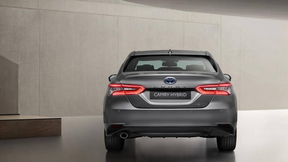 Cùng với đó là đèn hậu LED khác màu