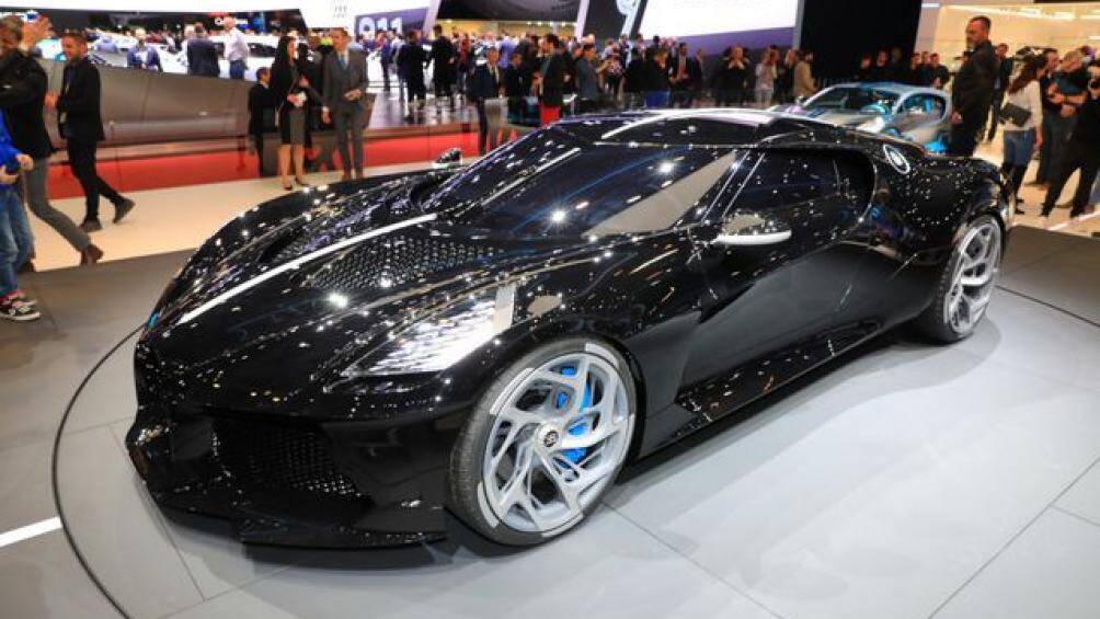 Lấy cảm hứng từ chiếc xe cổ điển Type 57 Atlantic, La Voiture được chế tạo để kỉ niệm 100 năm thành lập của thương hiệu Bugatti