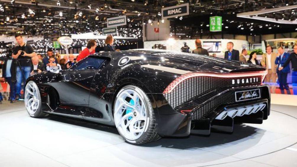 Thiết kế đèn hậu một mảnh độc đáo và chạy dọc theo chiều ngang khiến phần hông xe trở nên hấp dẫn hơn