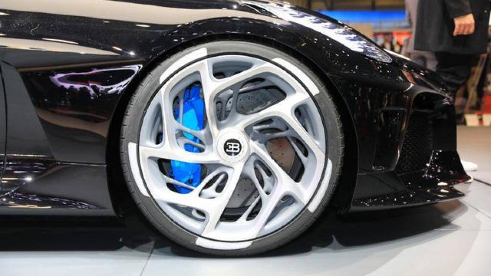 La Voiture Noire sử dụng khối động cơ W16 tăng áp 4,0 lít, tương tự như của Bugatti Chiron, có khả năng sản sinh công suất 1500 mã lực