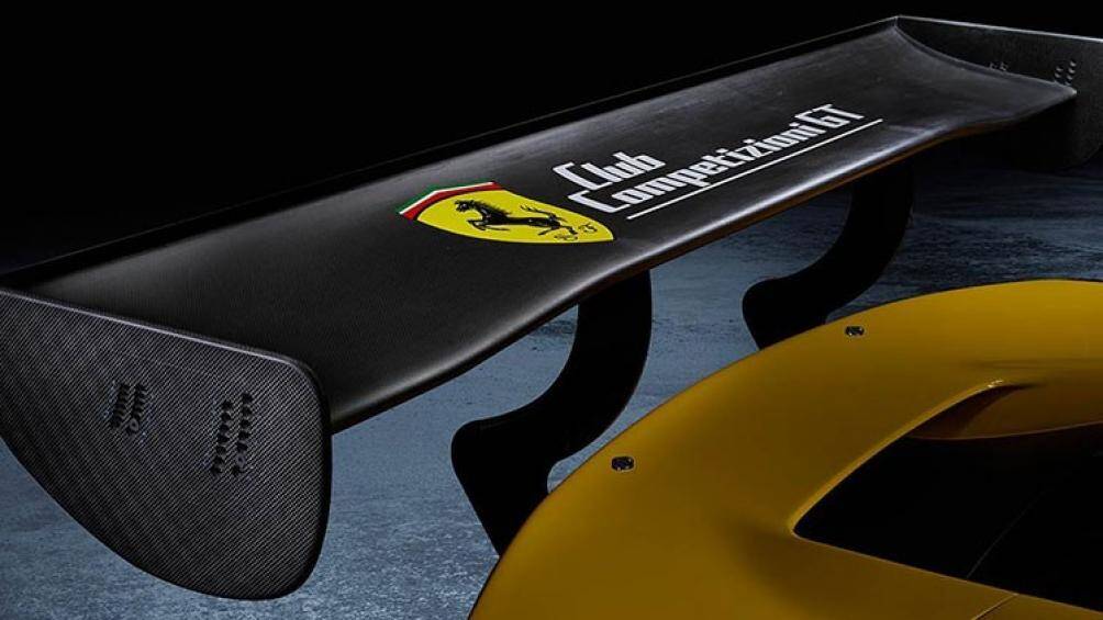 Ngoài sự khác biệt với phần mui xe và các thanh treo bằng nhôm mới, thân xe của phiên bản Modificata vẫn được làm hoàn toàn từ sợi carbon siêu nhẹ