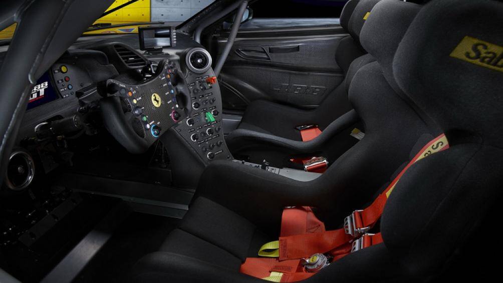 Xe cũng nhận được hệ thống phanh hiệu năng cao mới đến từ Brembo với các kẹp phanh được kết hợp với hệ thống chống bó cứng phanh ABS