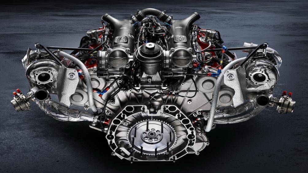 Ferrari 488 GT Modificata vẫn sử dụng khối động cơ V8, tăng áp kép, dung tích 3,9L sử dụng công nghệ của xe đua thừa hưởng từ GT3 và GTE
