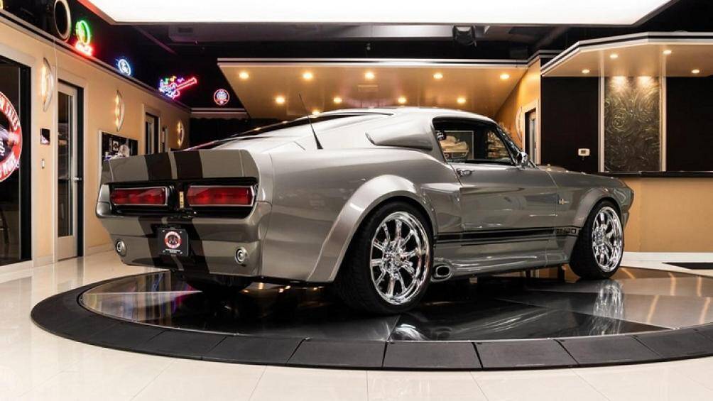 Đây là chiếc xe Ford Mustang phục chế vô cùng độc đáo đang được rao bán trên thị trường xe đã qua sử dụng