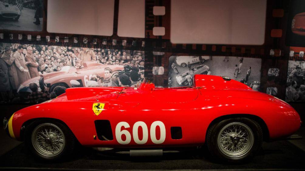 5 - Ferrari 290 MM (năm: 1956):

Được RM Sotheby's bán với giá 28.050.000 USD vào tháng 12/2015