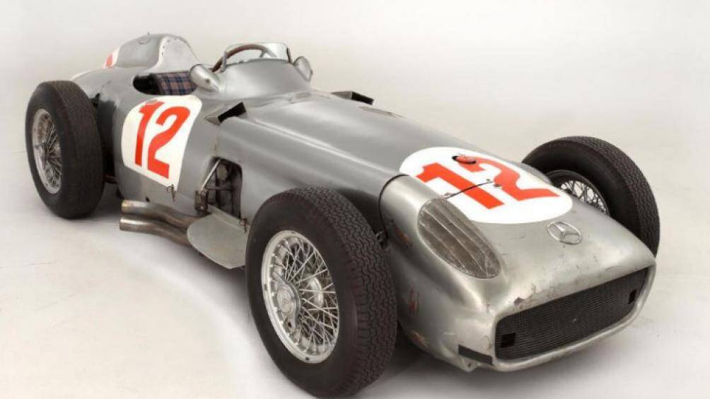 4 - Mercedes-Benz W196 (năm: 1954):

Được Bonhams bán với giá 29.600.000 USD vào tháng 7/2013. Nó chỉ được chế tạo với 14 mẫu xe