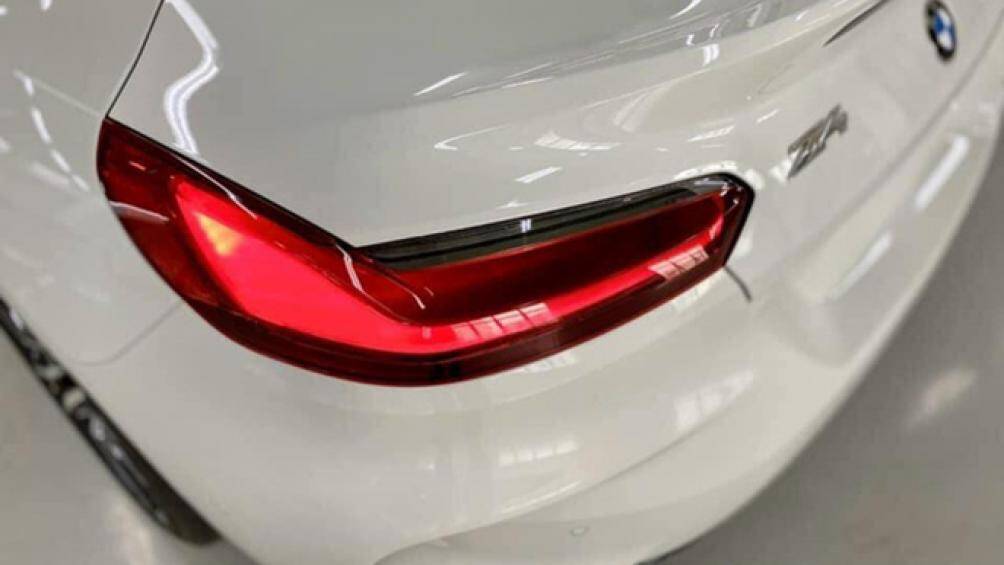 Động cơ của Z4 sDrive30i là máy tăng áp dung tích 2L, cho công suất 255 mã lực và mô-men xoắn 400Nm