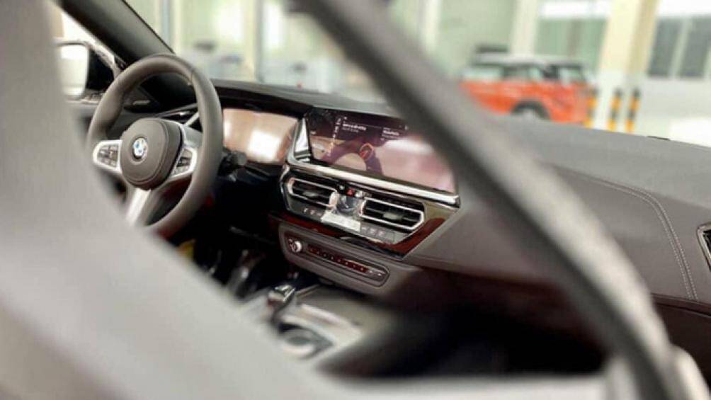 Chiếc xe thể thao mui trần có thể tăng tốc 0-100 km/h trong 5,4 giây, vận tốc tối đa giới hạn ở 250km/h