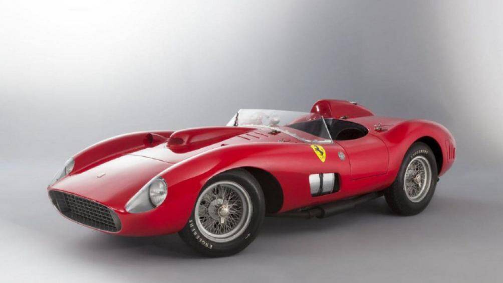 3 - Ferrari 335 S (năm: 1957):

Được Artcurial bán với giá 35.711.359 USD vào tháng 2/2016. Chiếc xe này từng được nhiều tên tuổi trong làng đua xe thế giới cầm lái và dành thắng lợi tại các cuộc đua