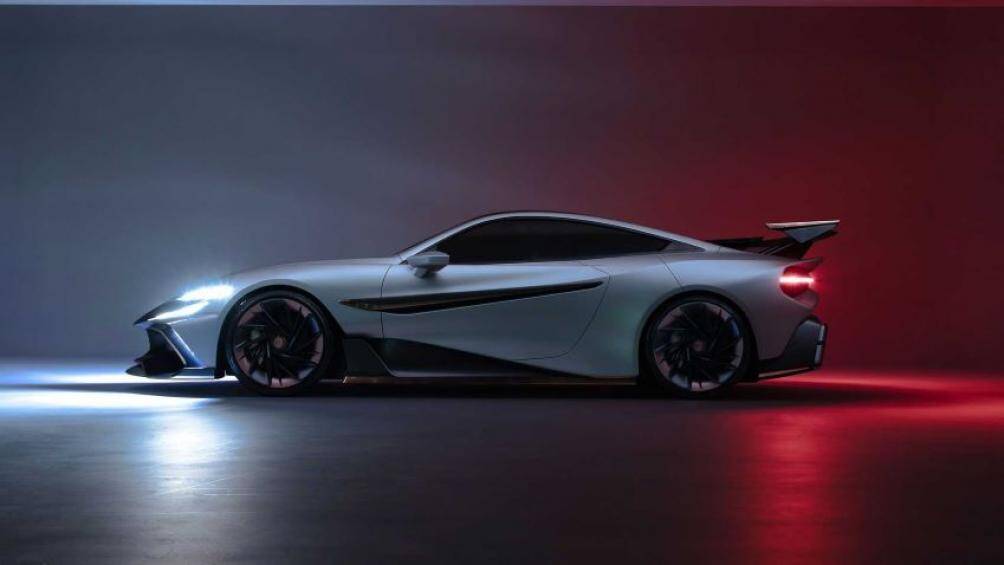 Mũi của chiếc Naran thấp, đuôi mở rộng và cánh gió sau khổng lồ