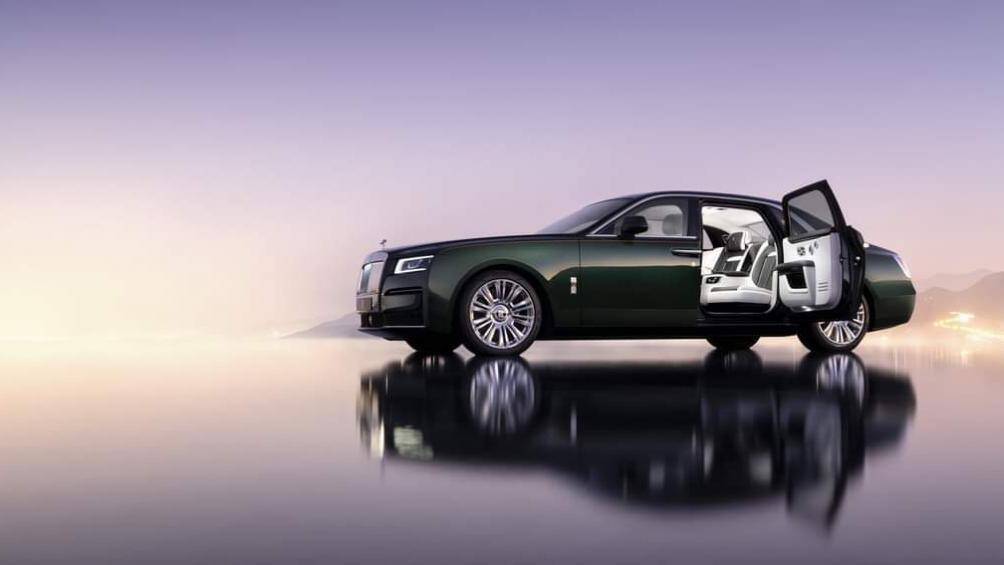 "Trái tim" của Rolls-Royce Ghost Extended 2021 là khối động cơ xăng V12, tăng áp kép, dung tích 6,75 lít, tạo ra công suất tối đa 563 mã lực