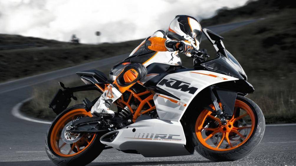 2. KTM RC 390 (vận tốc tối đa: 179 km/h)