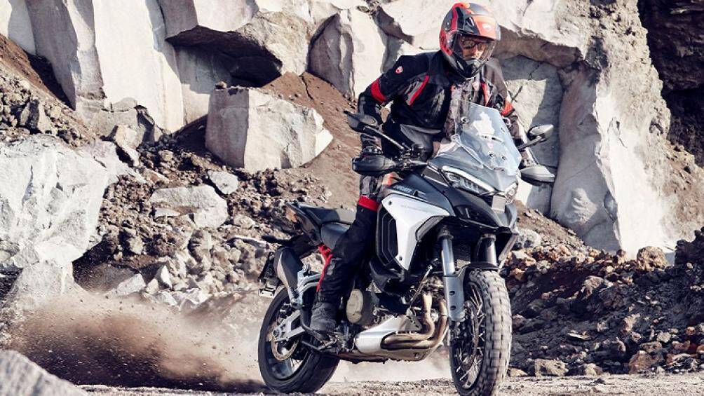 Mới đây, nhà sản xuất mô tô Ducati đã trình làng 3 phiên bản khác nhau của dòng xe ADV cỡ lớn đó là Multistrada V4 tiêu chuẩn, V4 S và V4 S Sport