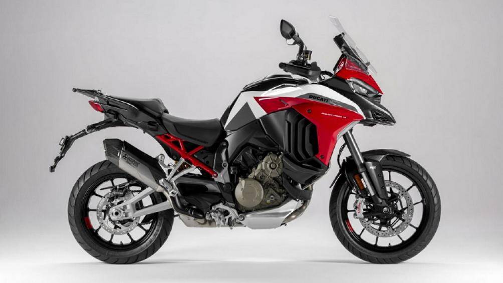 Phiên bản tiêu chuẩn của Multistrada V4 nổi bật với màu đỏ Ducati Red, sử dụng phuộc trước và monoshock của Marzocchi