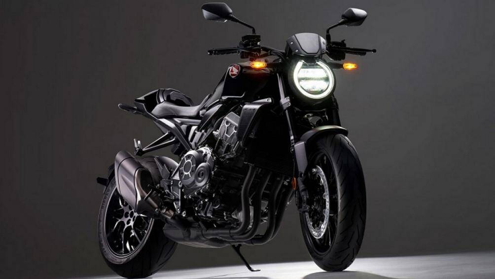 Honda đã trình làng phiên bản nâng cấp Black Edition mới nhất cho mẫu naked bike CB1000R 2021 của mình với hàng loạt nâng cấp hiện đại
