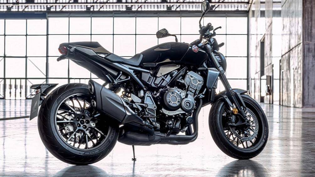 Bên cạnh đó, các chi tiết bằng nhôm được gia công sắc sảo và cặp mâm đúc toàn đen thiết kế xen kẽ cứng cáp hơn so với kiểu chữ Y trước đó