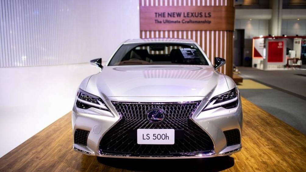 Mẫu sedan hạng sang cỡ lớn Lexus LS 2021 đang được trưng bày và giới thiệu tại triển lãm Motor Expo 2020 ở Thái Lan với 4 phiên bản khác nhau