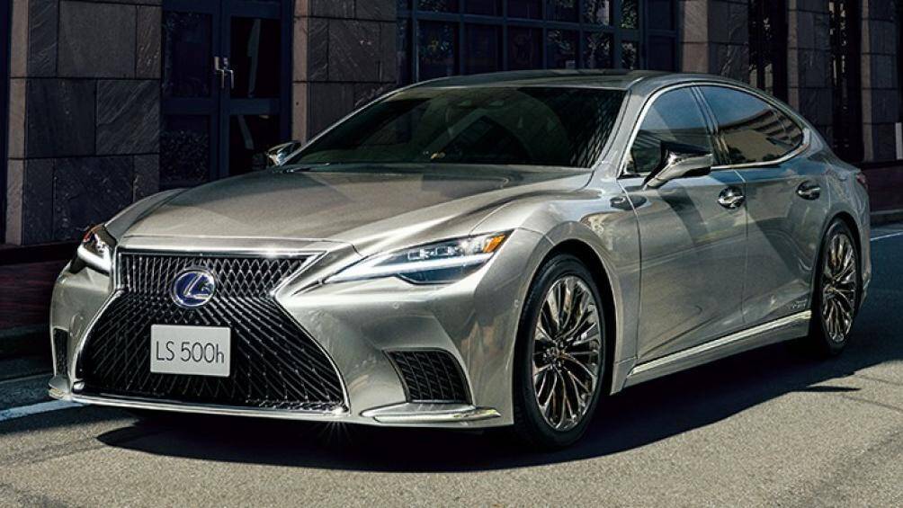 LS 350 Luxury có giá 11,55 triệu Baht (8,8 tỷ đồng), LS 500 Executive có giá bán 13,11 triệu Baht (10 tỷ đồng)
