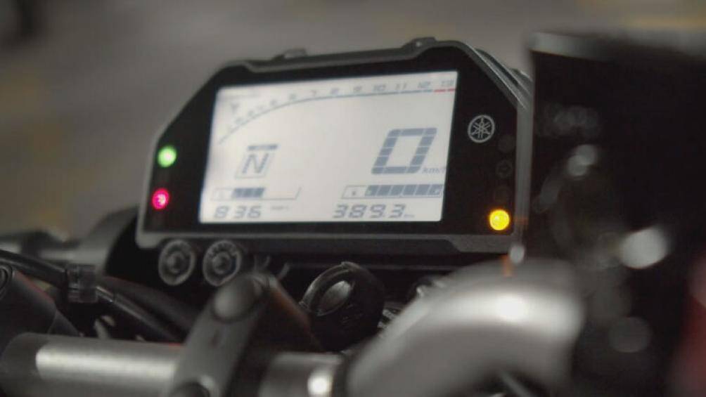 Động cơ trên Yamaha MT-03 2021 vẫn là khối 2 xy lanh dung tích 321cc, sản sinh công suất cực đại 42 mã lực