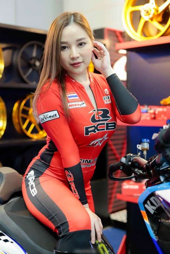 Bộ đồ bó sát gợi cảm