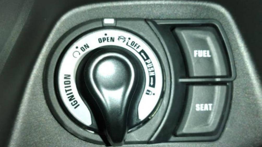 Phanh xe vẫn như thế hệ trước, gồm phanh đĩa đơn thủy lực trên bánh trước và phanh trống phía sau, trên xe có hệ thống chống bó cứng phanh đơn kênh (ABS)