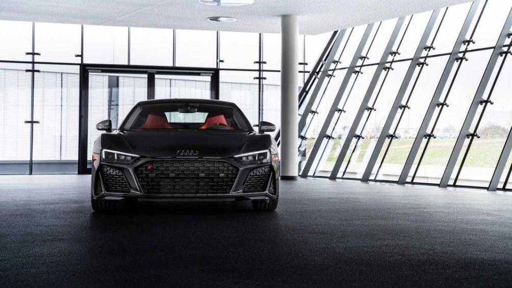 Audi R8 RWD 2021 mới phiên bản giới hạn được hoàn thiện bởi lớp sơn Panther Black (Báo đen) độc quyền của Audi